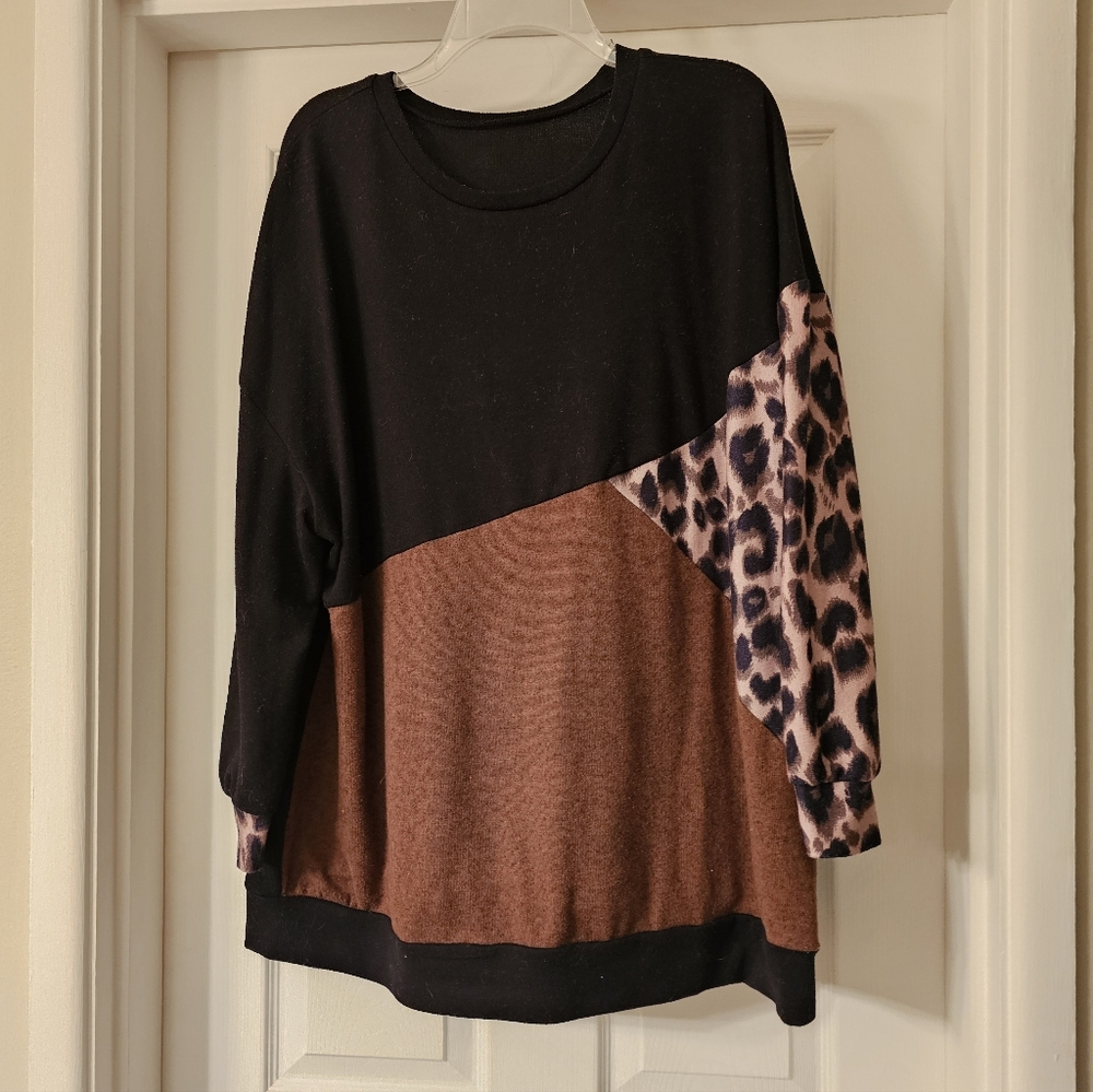Leopard Sweater - Picture 4 of 6